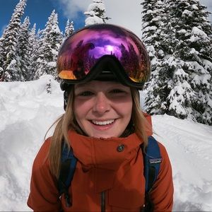 Meet your Posher, Emily